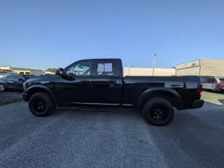 Ram 1500 Classic 2024 4x4 SLT 4 puertas Quad Cab caja corta de 6.3 pies
