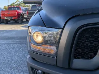 Ram 1500 Classic 2024 4x4 SLT 4 puertas Quad Cab caja corta de 6.3 pies