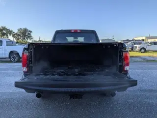Ram 1500 Classic 2024 4x4 SLT 4 puertas Quad Cab caja corta de 6.3 pies