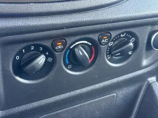 Furgón de carga Ford Transit 2018 150 3dr SWB techo bajo con puerta corrediza del lado del pasajero