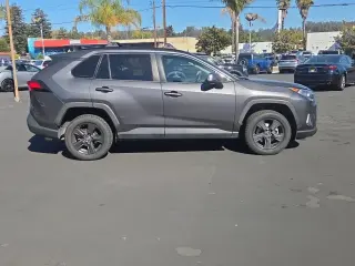 Toyota RAV4 2020 XLE 4x4 SUV