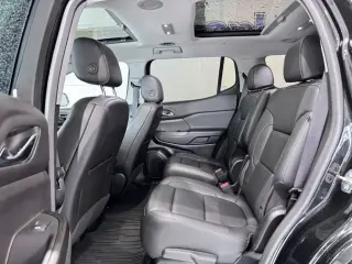 GMC Acadia 2023 4x4 SLT 4 puertas SUV