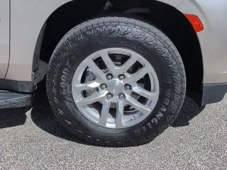 Chevrolet Suburban 2023 4x4 LT 4dr SUV