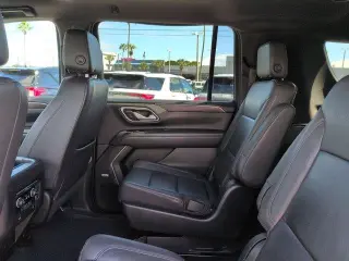 Chevrolet Suburban 2023 4x4 LT 4dr SUV