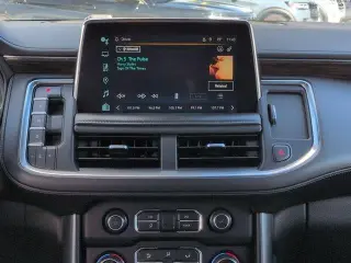 Chevrolet Suburban 2023 4x4 LT 4dr SUV