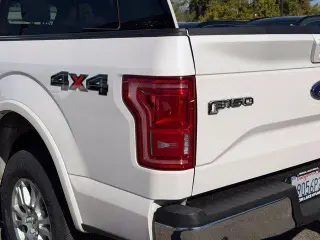Ford F-150 2015 4x4 Lariat 4dr SuperCrew 5.5 ft. SB