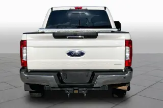 Ford F-250 Super Duty 2017 4x2 Lariat 4dr Crew Cab 6.8 ft. SB Pickup