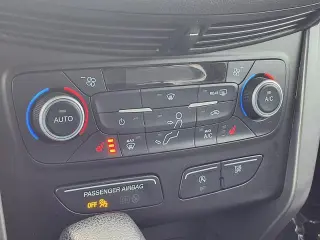 Ford Escape 2019 con tracción en las ruedas AWD y SE 4dr SUV