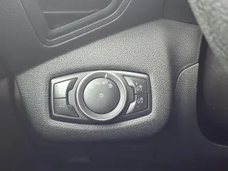 Ford Escape 2019 con tracción en las ruedas AWD y SE 4dr SUV