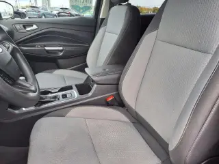Ford Escape 2019 con tracción en las ruedas AWD y SE 4dr SUV