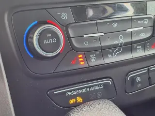 Ford Escape 2019 con tracción en las ruedas AWD y SE 4dr SUV