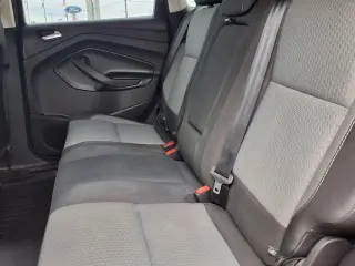 Ford Escape 2019 con tracción en las ruedas AWD y SE 4dr SUV