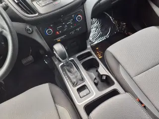 Ford Escape 2019 con tracción en las ruedas AWD y SE 4dr SUV