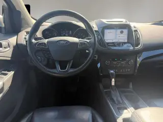 Ford Escape 2017 con tracción en las fouraz Titanio 4dr SUV