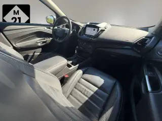 Ford Escape 2017 con tracción en las fouraz Titanio 4dr SUV