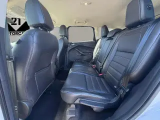 Ford Escape 2017 con tracción en las fouraz Titanio 4dr SUV