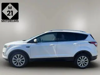 Ford Escape 2017 con tracción en las fouraz Titanio 4dr SUV