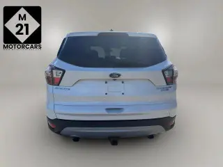 Ford Escape 2017 con tracción en las fouraz Titanio 4dr SUV