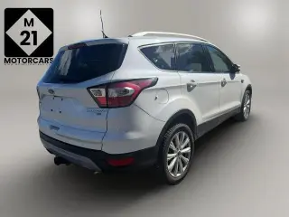 Ford Escape 2017 con tracción en las fouraz Titanio 4dr SUV