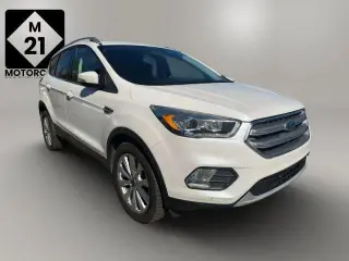 Ford Escape 2017 con tracción en las fouraz Titanio 4dr SUV