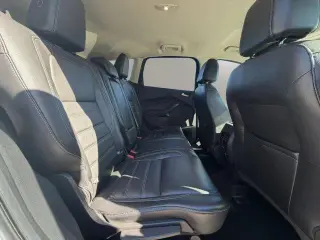 Ford Escape 2017 con tracción en las fouraz Titanio 4dr SUV
