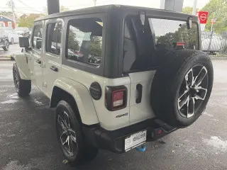 Jeep Wrangler 2024 4x4 Willys 4xe SUV de 4 puertas
