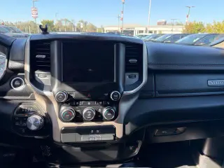 Ram 1500 2020 4x4 Laramie Cabina Crew 4puertas 5.6 ft. SB Pickup