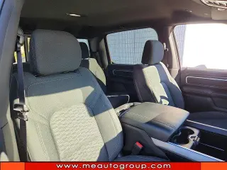 Ram 1500 2025 4x4 Big Horn 4dr Crew Cab con cabina de 5.6 pies de largo Pickup
