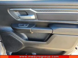 Ram 1500 2025 4x4 Big Horn 4dr Crew Cab con cabina de 5.6 pies de largo Pickup