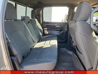Ram 1500 2025 4x4 Big Horn 4dr Crew Cab con cabina de 5.6 pies de largo Pickup