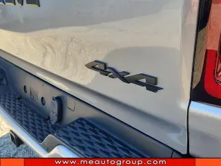 Ram 1500 2025 4x4 Big Horn 4dr Crew Cab con cabina de 5.6 pies de largo Pickup