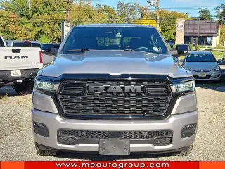 Ram 1500 2025 4x4 Big Horn 4dr Crew Cab con cabina de 5.6 pies de largo Pickup