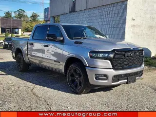 Ram 1500 2025 4x4 Big Horn 4dr Crew Cab con cabina de 5.6 pies de largo Pickup