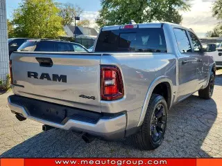 Ram 1500 2025 4x4 Big Horn 4dr Crew Cab con cabina de 5.6 pies de largo Pickup