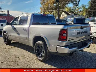 Ram 1500 2025 4x4 Big Horn 4dr Crew Cab con cabina de 5.6 pies de largo Pickup