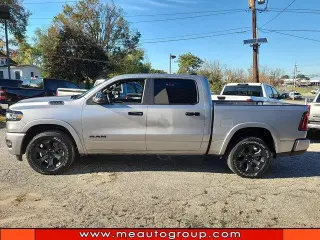 Ram 1500 2025 4x4 Big Horn 4dr Crew Cab con cabina de 5.6 pies de largo Pickup