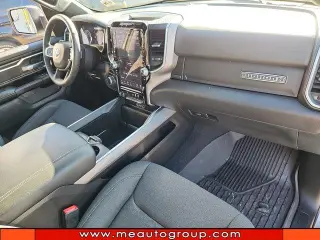 Ram 1500 2025 4x4 Big Horn 4dr Crew Cab con cabina de 5.6 pies de largo Pickup