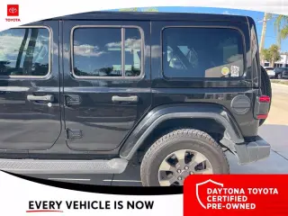 Jeep Wrangler Unlimited 2018 4x4 Sahara 4dr SUV (lanzamiento medio de año)