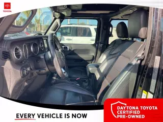 Jeep Wrangler Unlimited 2018 4x4 Sahara 4dr SUV (lanzamiento medio de año)