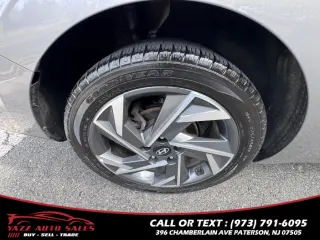 2024 Hyundai Elantra Limited IVT