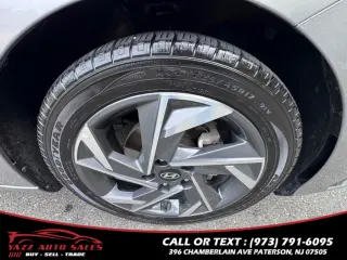 2024 Hyundai Elantra Limited IVT