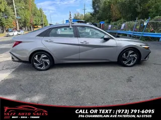 2024 Hyundai Elantra Limited IVT