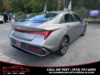 2024 Hyundai Elantra Limited IVT