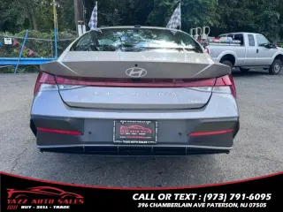 2024 Hyundai Elantra Limited IVT