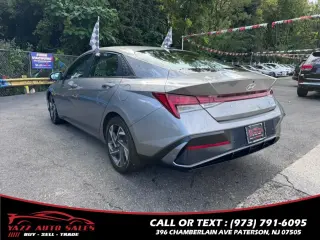2024 Hyundai Elantra Limited IVT