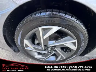 2024 Hyundai Elantra Limited IVT