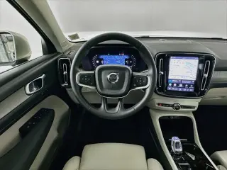 Volvo XC40 2023 AWD B5 Plus Bright Theme SUV 4 puertas