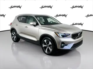 Volvo XC40 2023 AWD B5 Plus Bright Theme SUV 4 puertas