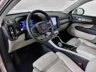Volvo XC40 2023 AWD B5 Plus Bright Theme SUV 4 puertas