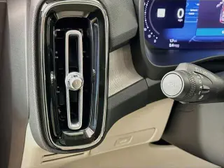 Volvo XC40 2023 AWD B5 Plus Bright Theme SUV 4 puertas